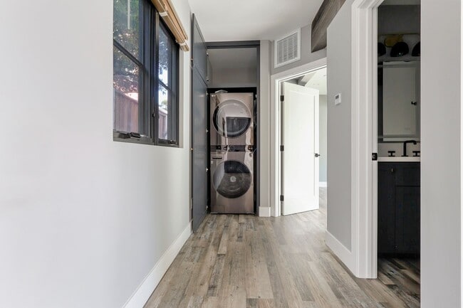 Building Photo - 2519 Curtis Ave