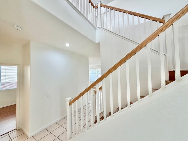 Building Photo - Spacious Oak Creek Cul-de-Sac Home with 5 Bedrooms & 3-Car Garage