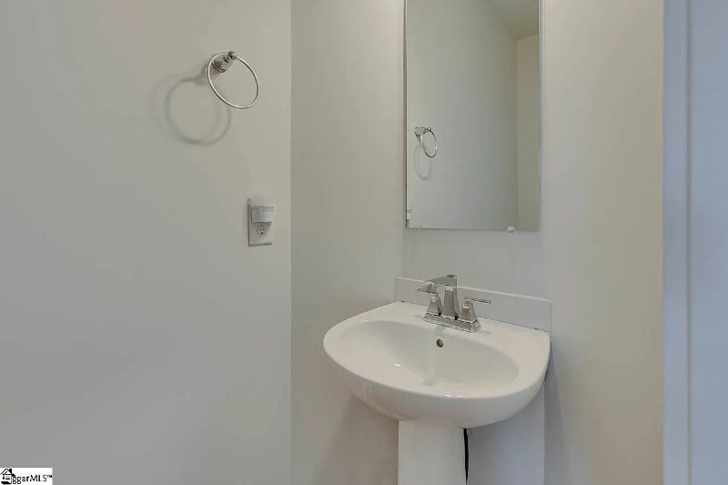 Building Photo - 103 Shallons Dr