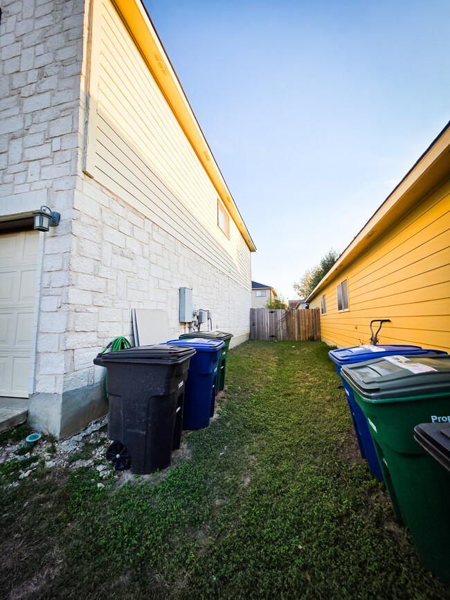 Building Photo - 5806 Valparaiso Way