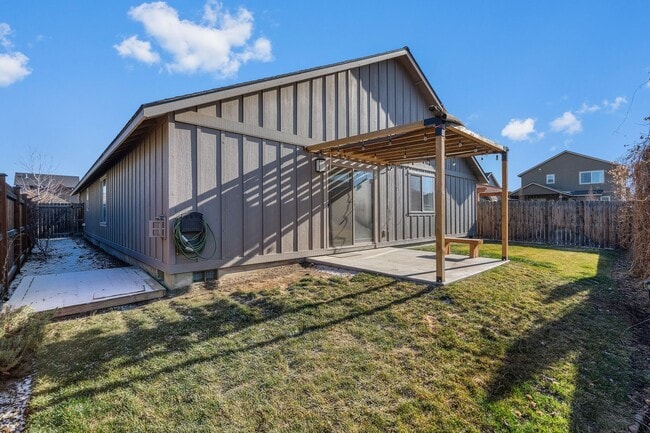 Building Photo - 4 Bed 2.5 Bath Single level - Fenced
