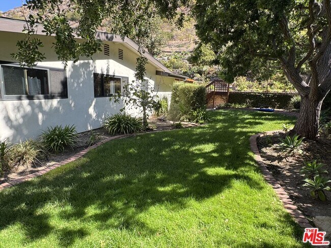 Building Photo - 5942 Paseo Cyn Dr