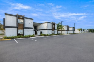 Building Photo - Regency Pond - Uptown Gardens