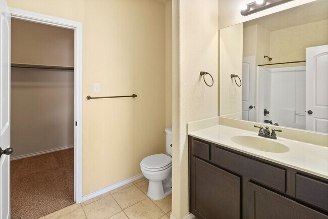 Building Photo - Beautiful 3 Bedroom Duplex Located in New Braunfels, Texas!