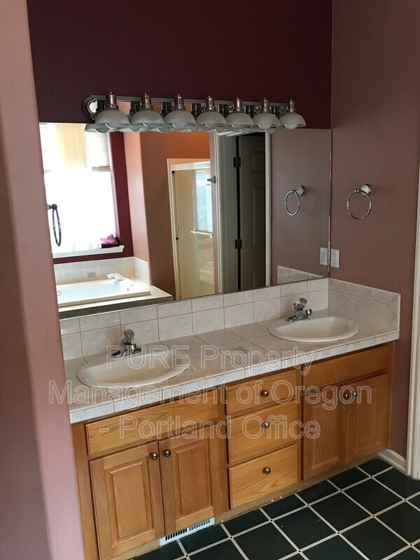 Building Photo - 18031 Chickaree Dr