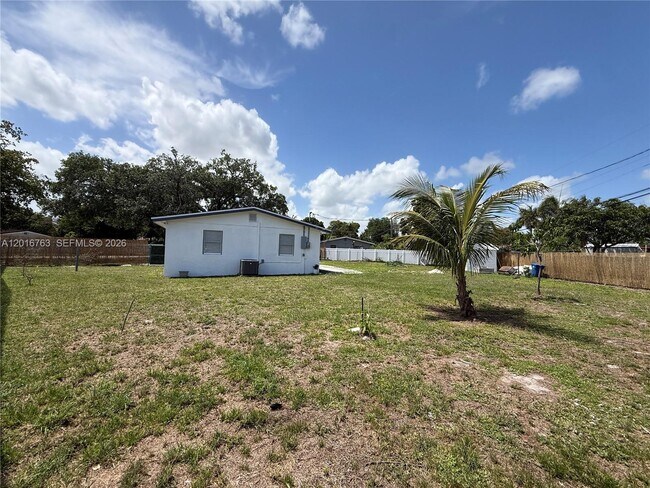 Building Photo - 1606 NW 12th Ave