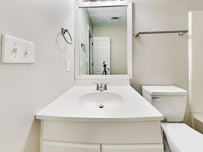 Building Photo - 200 Adam Cir