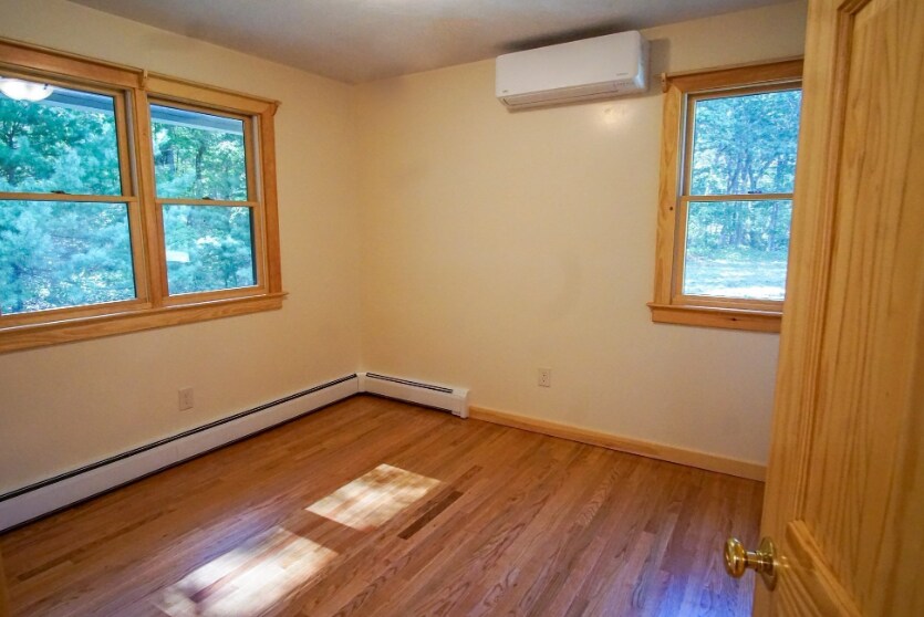 Building Photo - 49 Conant Rd