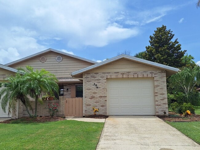 Primary Photo - Adorable 2BR 2BA duplex in Shangr La Village