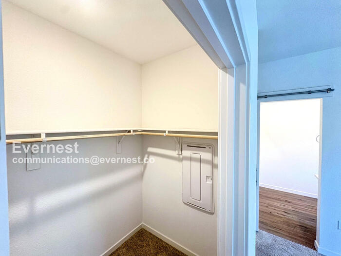 Building Photo - 6117 Bridgecross Dr