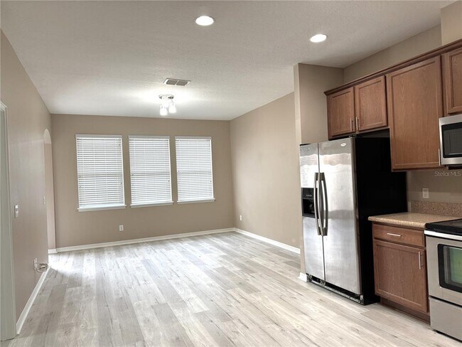 Building Photo - 12937 Emersondale Ave