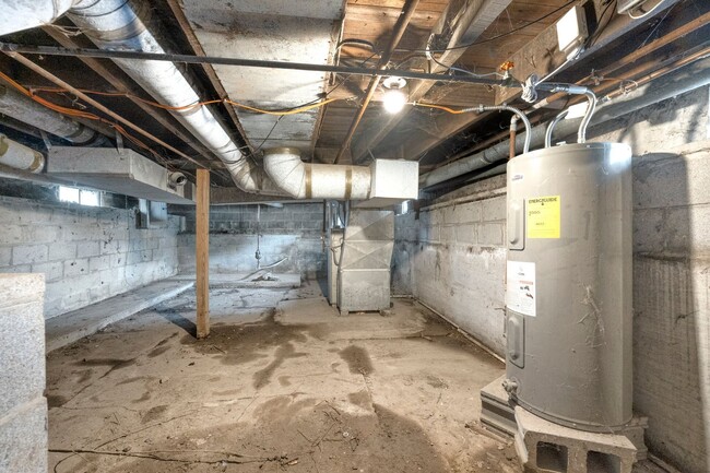 Building Photo - New Listing! 2 bed 1 bath