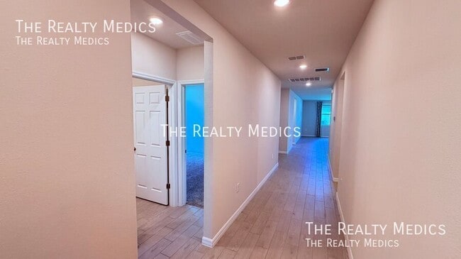 Building Photo - 702 Alta Vista Ct