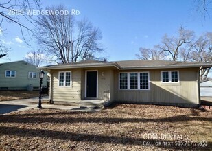 Building Photo - Lovely Des Moines Ranch