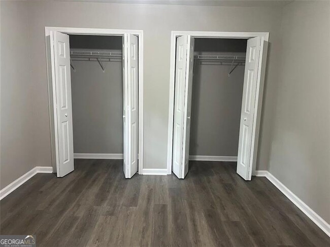 Building Photo - 1996 Chestnut Log Dr