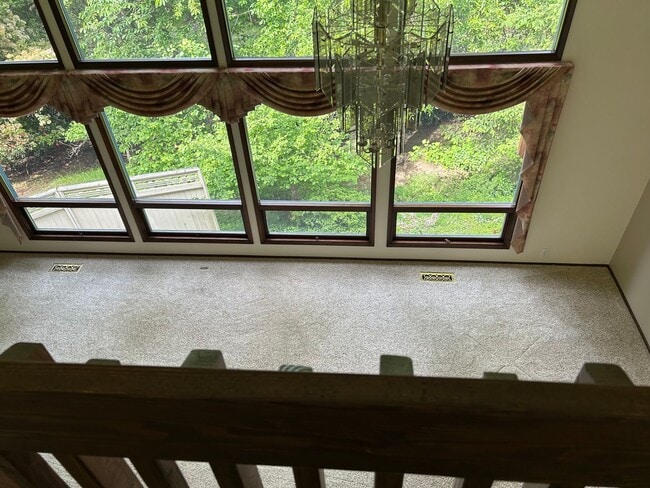 Building Photo - Luxury Hillside Retreat with City Views – 3 Bed / 3 Bath + Loft on Expansive Double Lot
