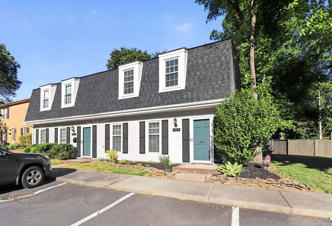 Building Photo - 3 Bed/2.5 Bath Townhouse for RENT!