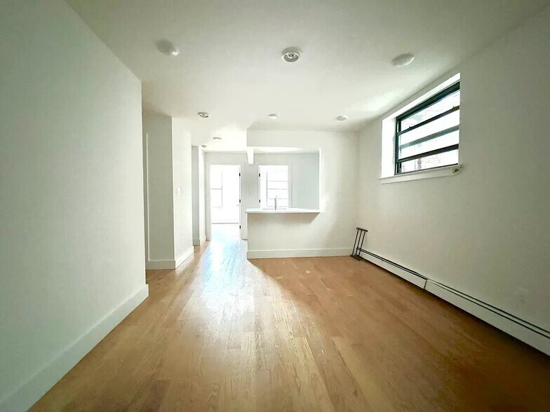 Building Photo - 90 E 18th St
