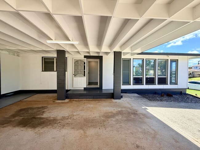 Building Photo - Newly Renovated 5BR/2BA Home – Move-In Ready in Pearl City