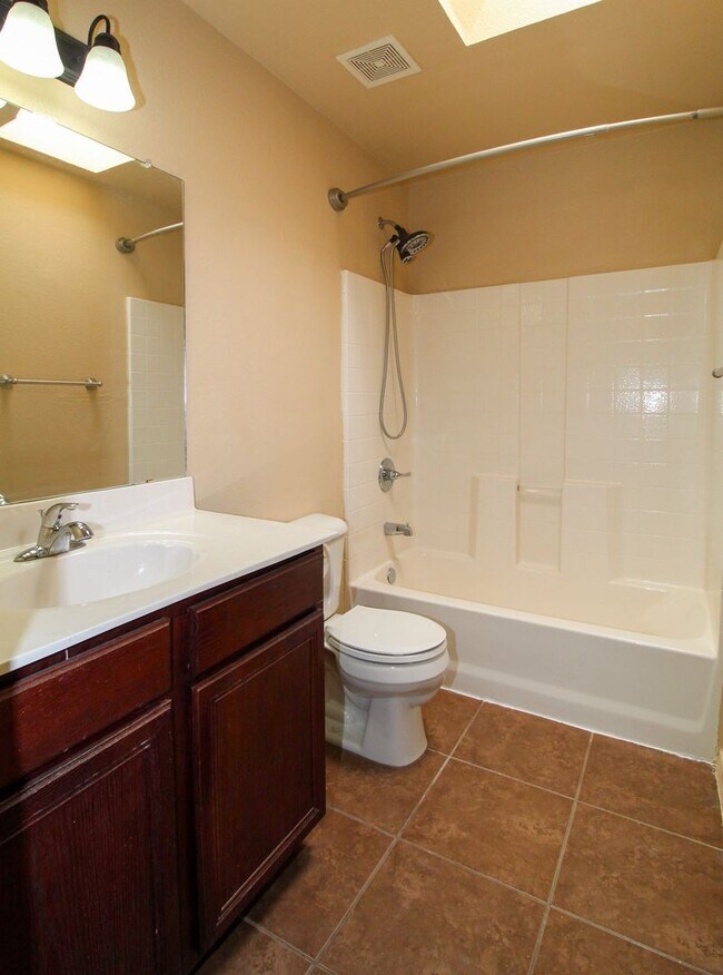 Building Photo - 2210 Hannah Leigh St