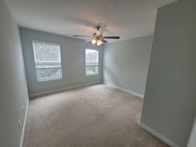 Building Photo - Stunning 4 Bedroom, 2.5 Bath Home Just 3 Blocks to Chesapeake Bay