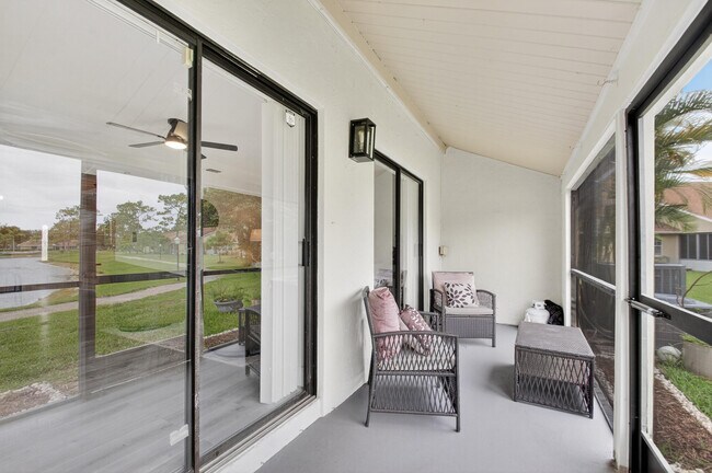 Building Photo - 2703 Maplewood Dr