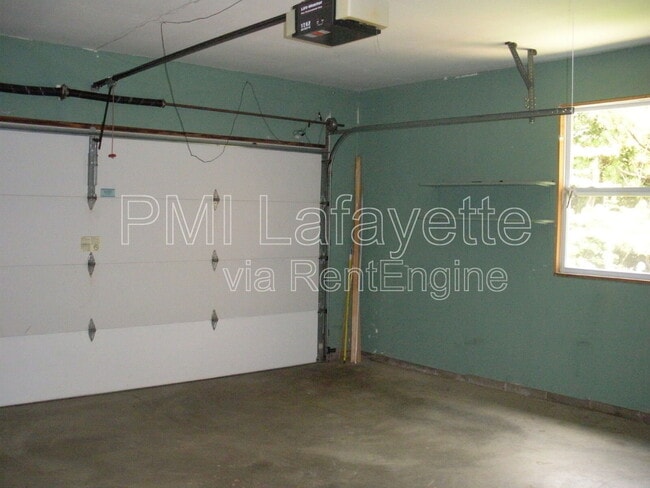 Building Photo - 210 Windy Hill Dr