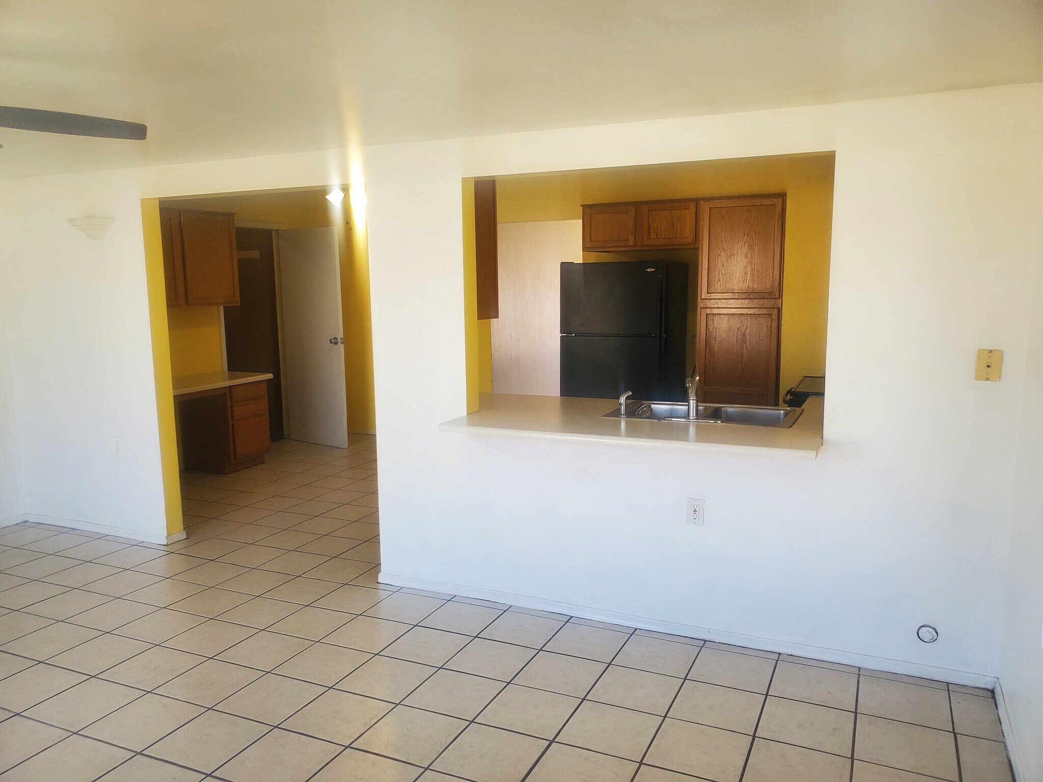 Building Photo - 8822 W Sahuaro Dr