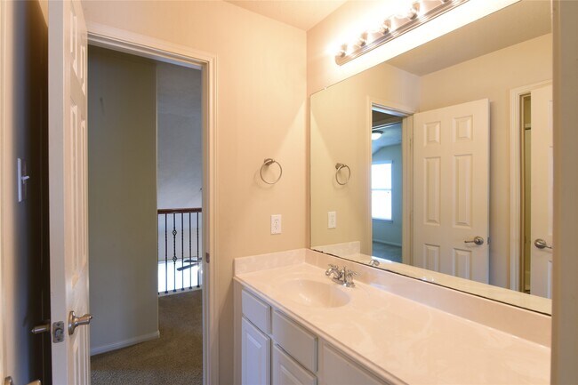 Building Photo - 118 E Lasting Spring Cir
