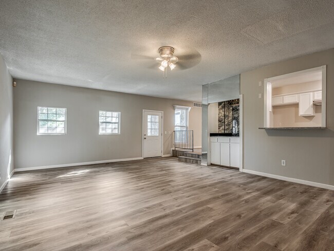 Building Photo - 6409 Miles Ln