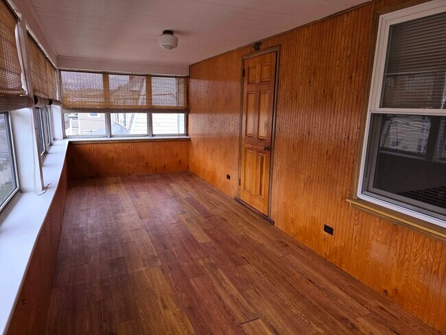 Building Photo - 42 Cushing St