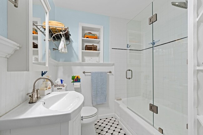Building Photo - 430 N Ocean Breeze