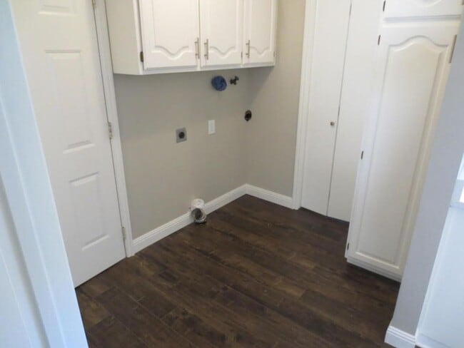 Building Photo - Large Home in Bloomington Hills