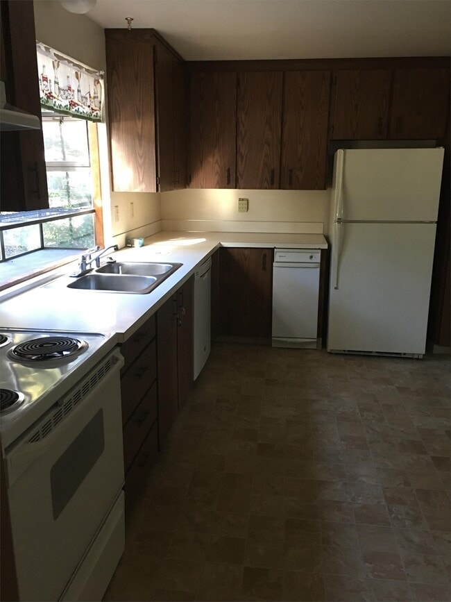 Building Photo - 4426 Holly Ln NW