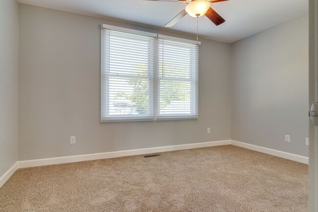 Building Photo - 3 bed 2.5 bath in Germantown, 1 Car Garage, Fenced Yard