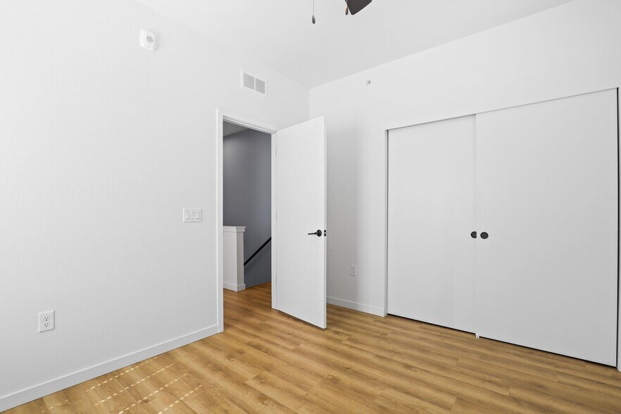 Building Photo - 210 Emery St