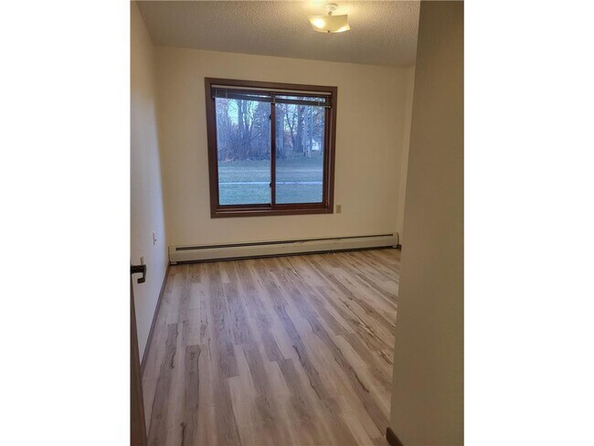 Building Photo - 609 Main St S