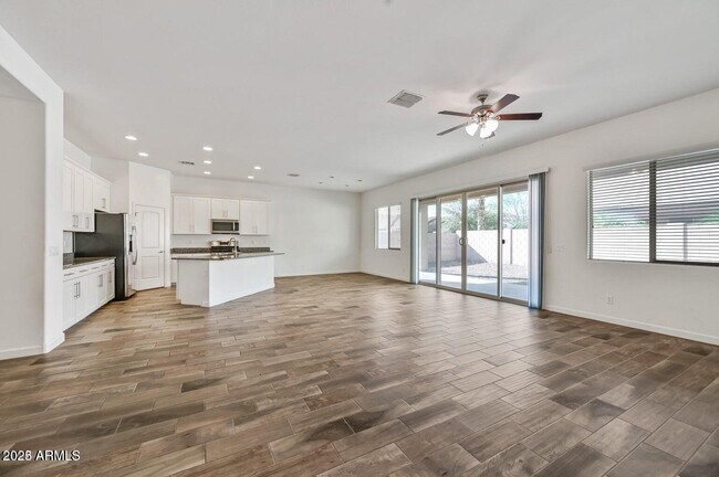 Building Photo - 19250 E Carriage Way