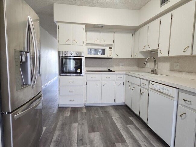 Building Photo - 2455 Finlandia Ln