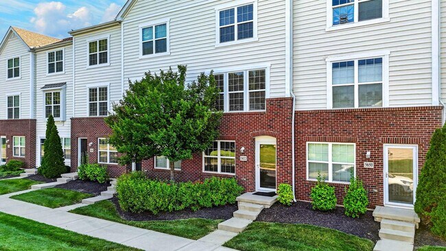 Building Photo - 5652 Pittsford Dr