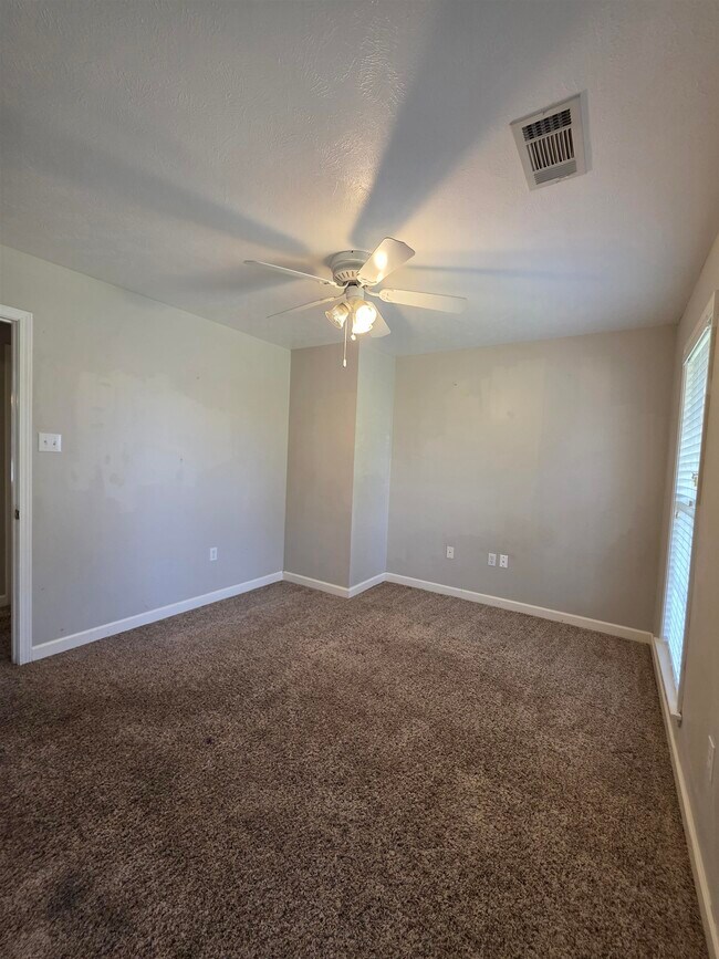 Building Photo - 995 Williamsburg Dr