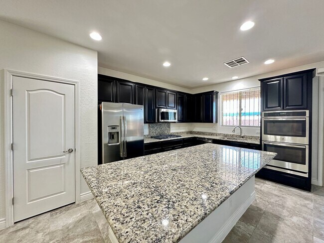 Building Photo - Lantern Gardens