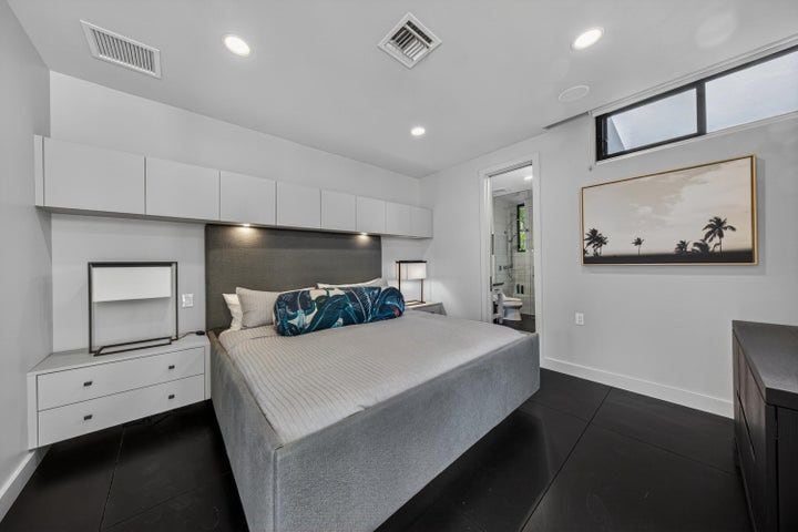 Building Photo - 420 SE 17th Ave