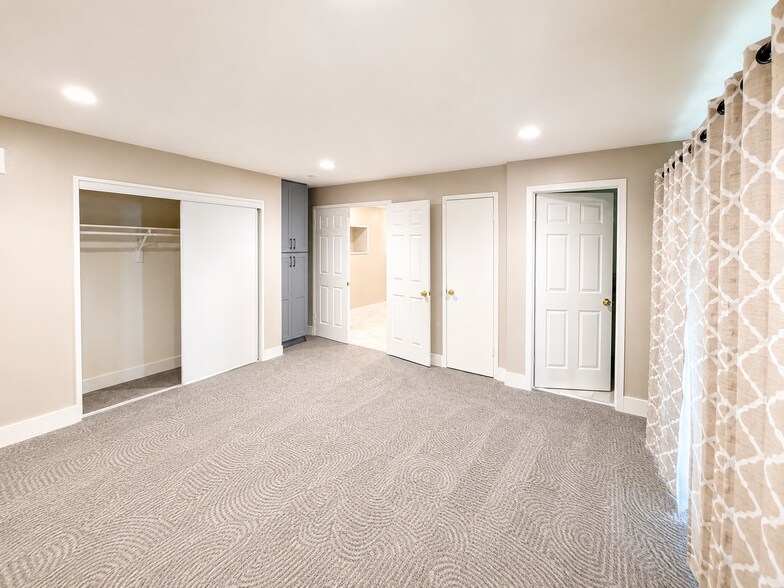 big bright room with bath - 2322 Donosa Dr