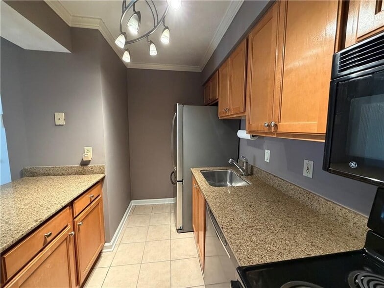 Building Photo - 3160 7 Pines Ct