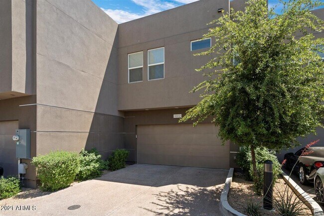 Building Photo - 1214 W 5th St