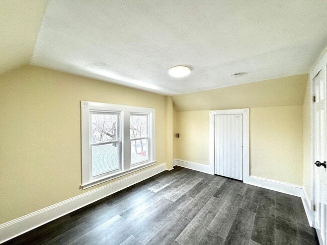 Building Photo - 98 Safford St
