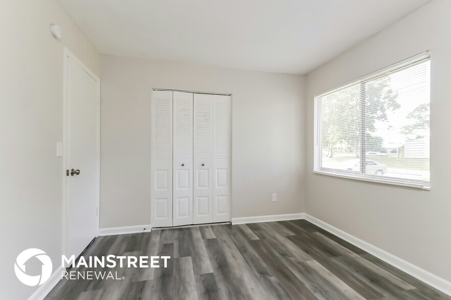 Building Photo - 349 SW Cherryhill Rd