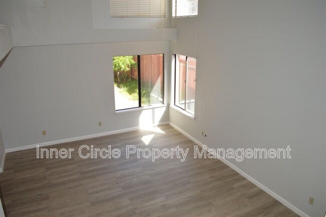 Building Photo - 217 Mitchum Dr