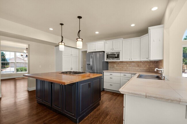 Building Photo - 2420 Regal View Ct